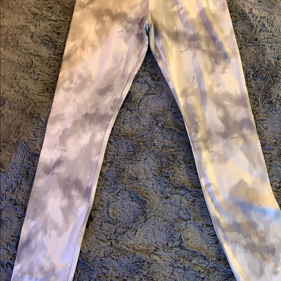 VERA WANG, high waisted, tye dye legging’s! - Picture 3 of 4